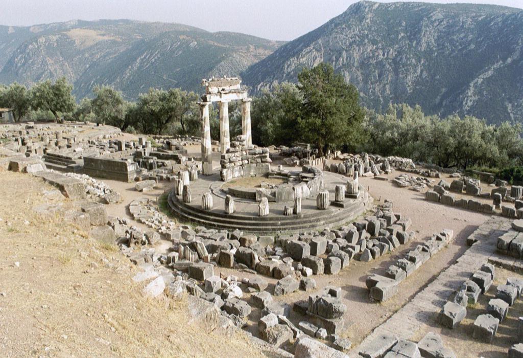 Руины дельфийского храма Аполлона