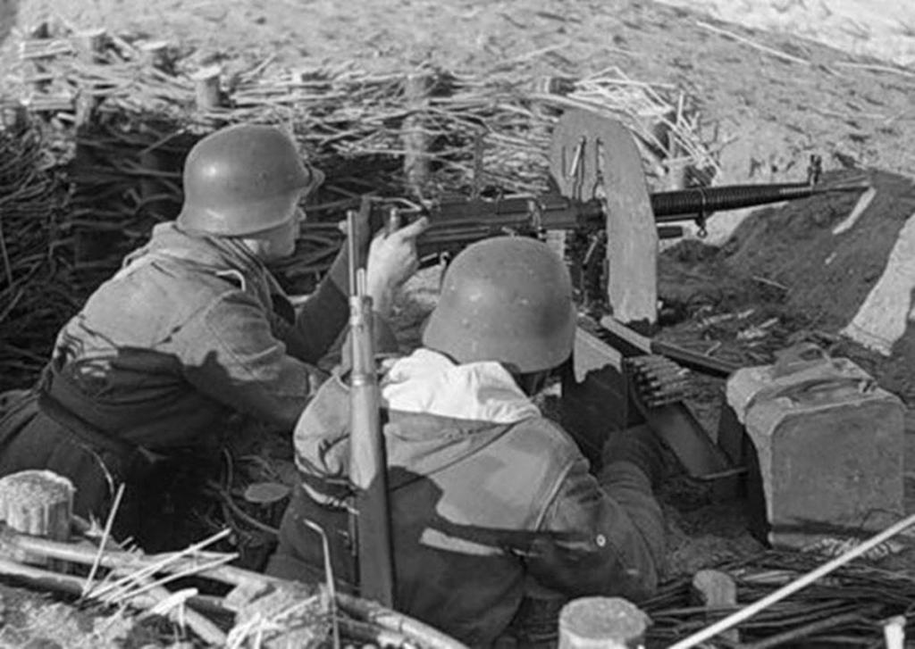 Germans captured machine gun