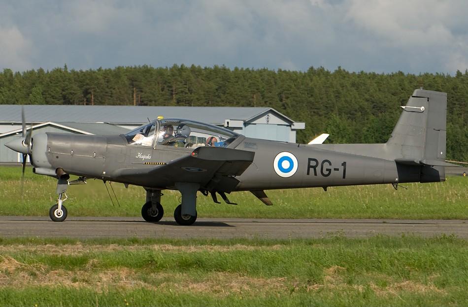 Финский Valmet L-90 Redigo