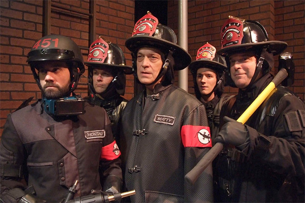Команда пожарных, сжигавших книги