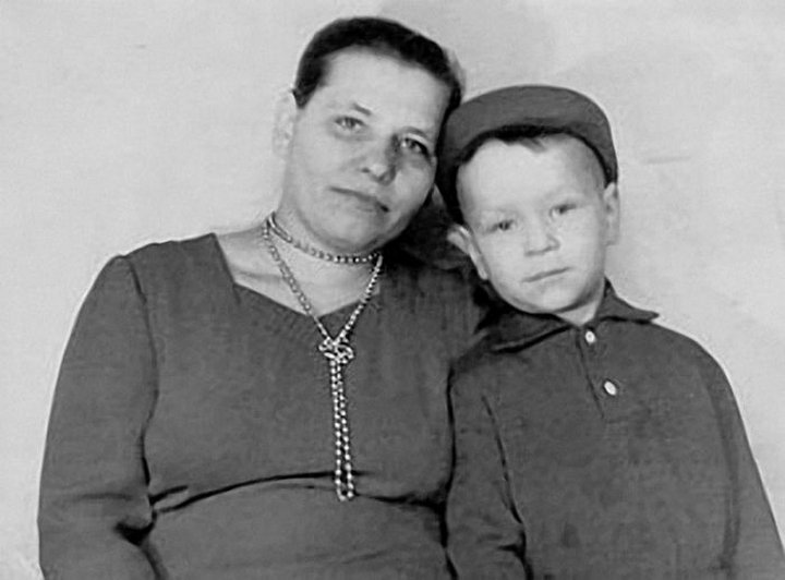 Валера Кипелов с мамой