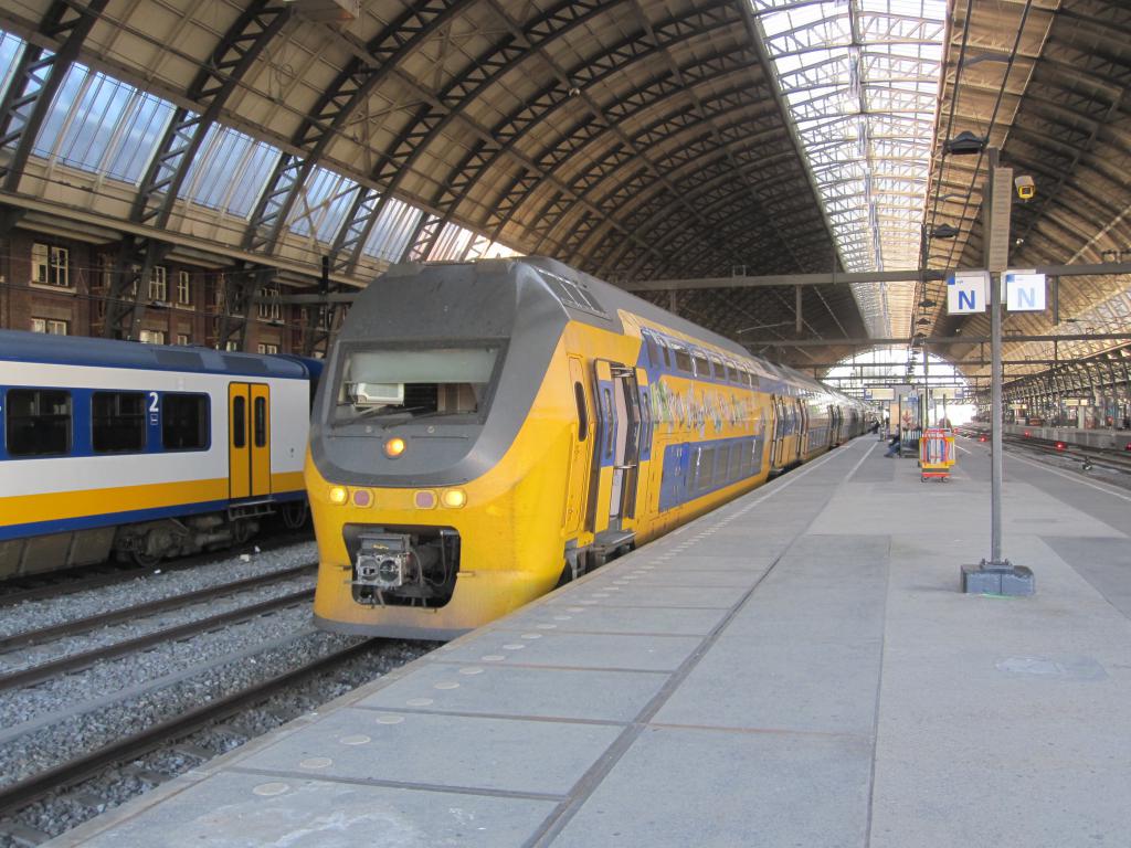 Поезд Амстердам