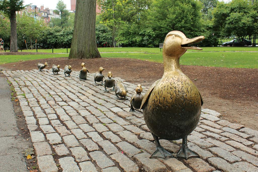 Monument to ducklings in Moscow