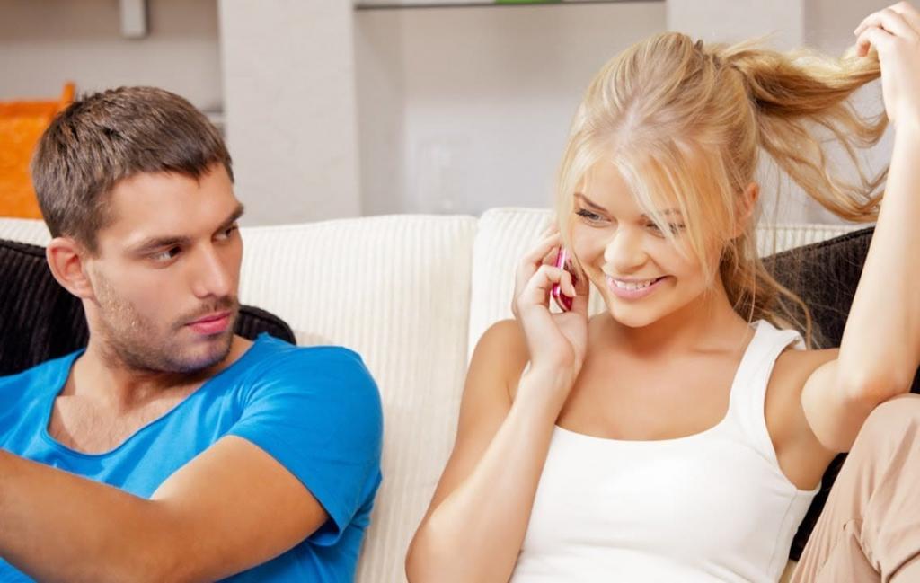 Как вызвать ревность у мужчины к женщине: способы и советы психолога