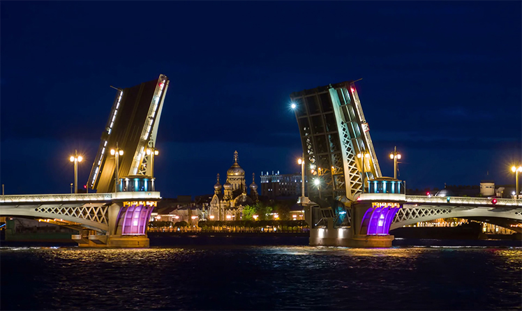 Дворцовый мост в Питере