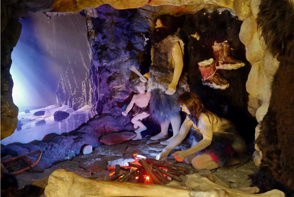 Scene "Primitive people in the cave"