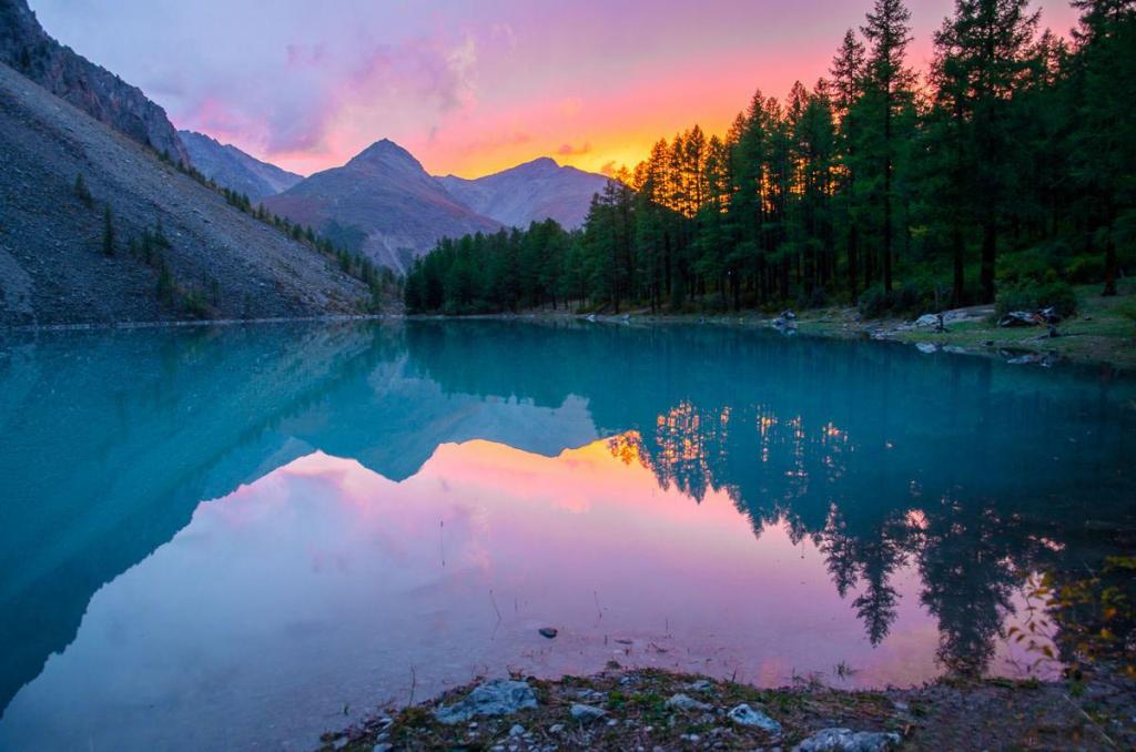 Sunset on Lake Shavlinsky