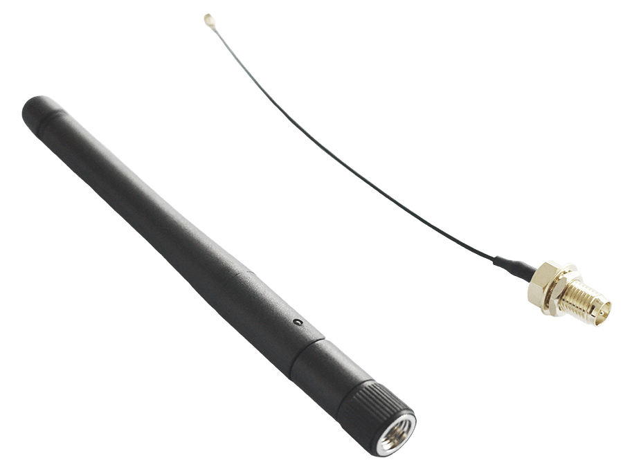 Replaceable antennas for routers