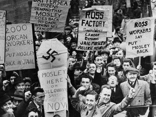 Протест противников фашизма