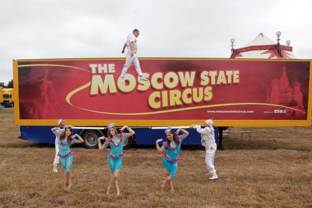 Труппа "Московского государственного цирка", гастролирующего по всему миру.