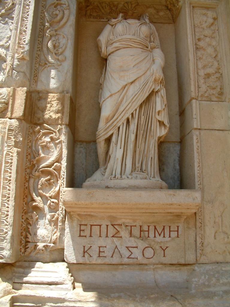 Статуя Эпистемы.