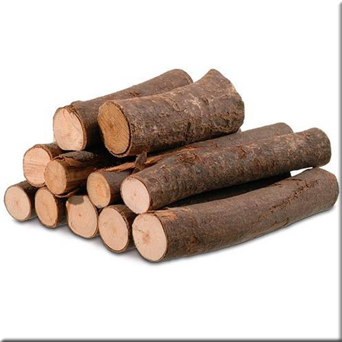 Сложенные деревянные бревна