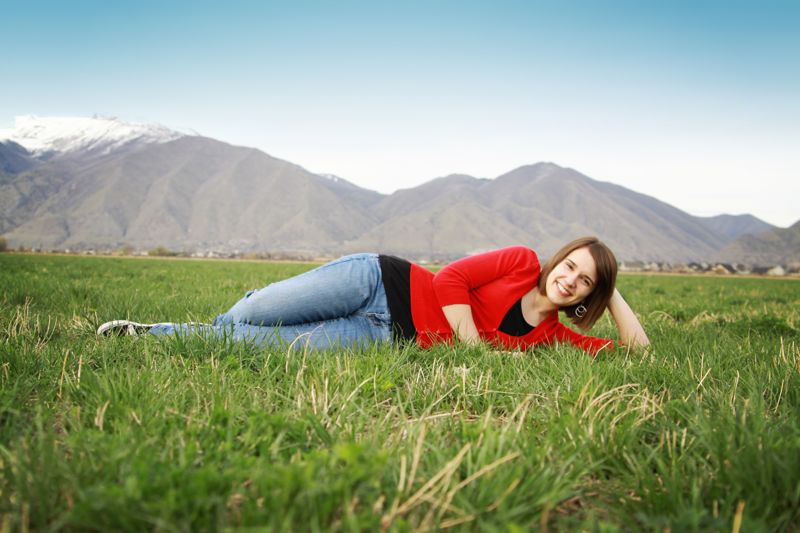 девушка на траве