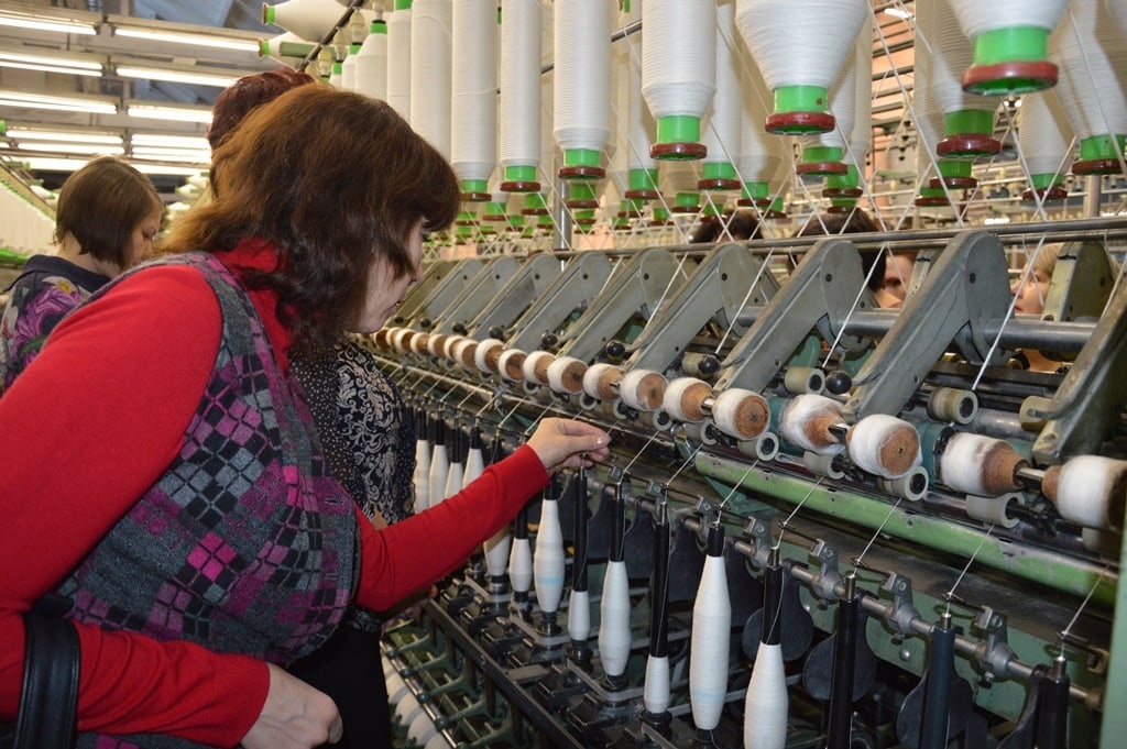 Барнаул изготовление. БМК Барнаульский меланжевый комбинат. БМК Меланжист Алтая Барнаул. Меланжевый комбинат Барнаул ткани. Завод БМК Барнаул.