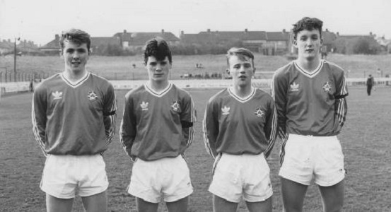 Рой Кин 1986 год (второй слева)