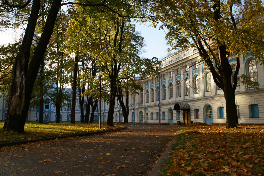 Факультет международных отношений
