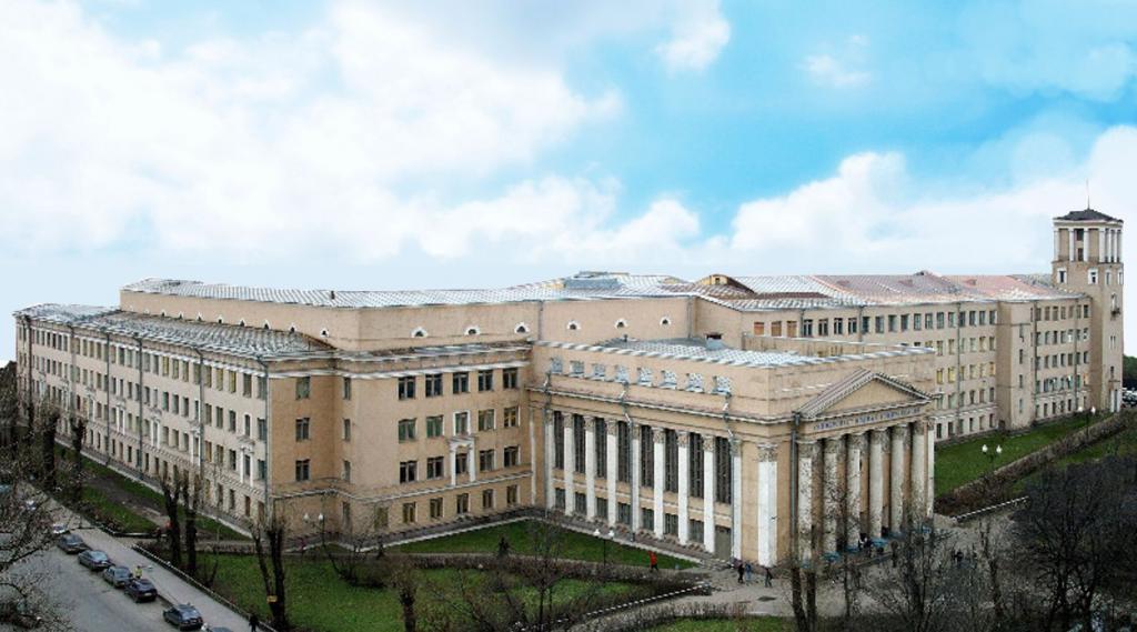 Главное здание университета