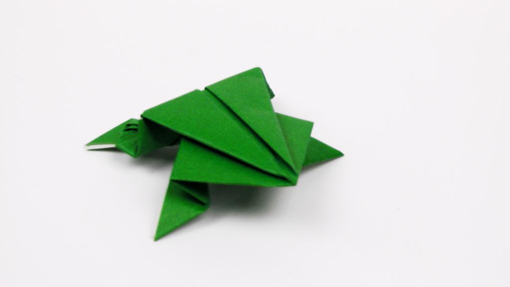 Лягушка оригами зеленая