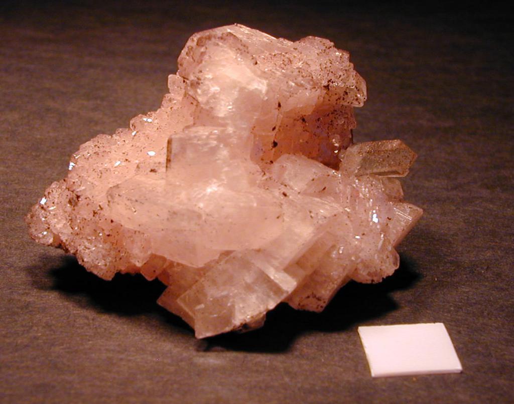 Mgco3 цвет. Магнезит минерал. Магнезит (магнезиальный шпат). Магнезит камень в Минерале. Магнезит кристаллический.