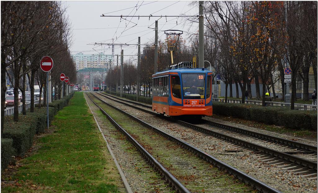 Tram traffic without traffic jams