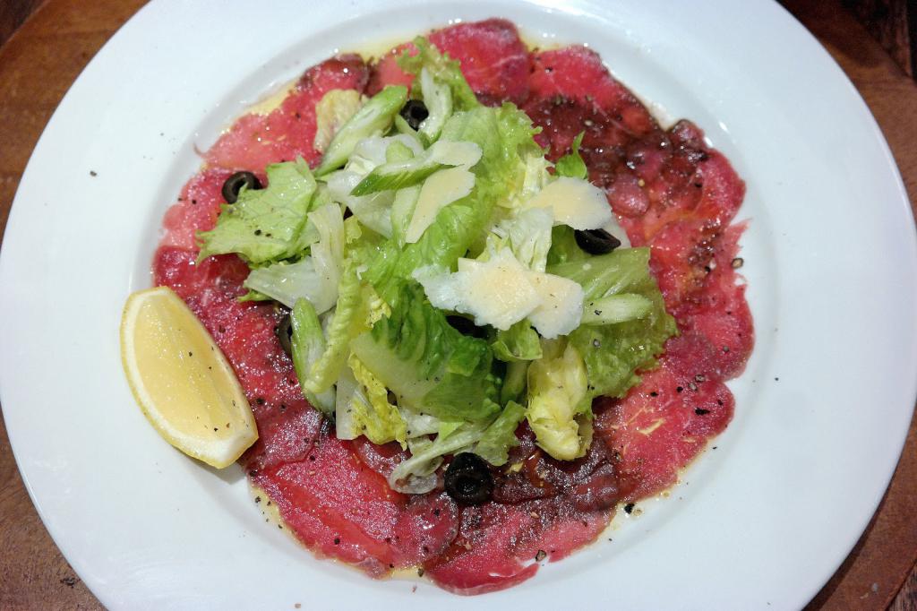 Carpaccio with salad