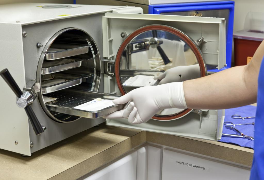 Инструменты для стерилизации в сухожаровом шкафу закладывают
