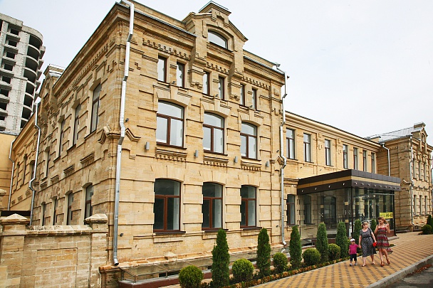 Историческое здание завода