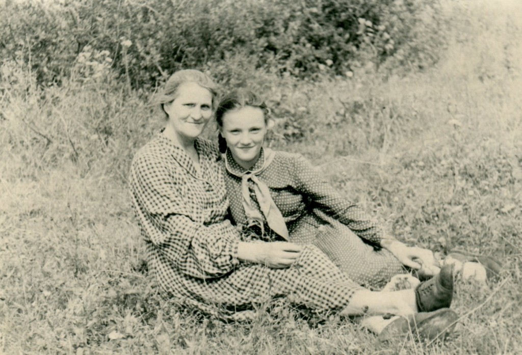 Людмила Филипповна с мамой