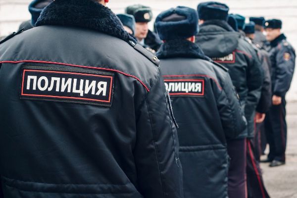 какая зарплата у полицейского в москве