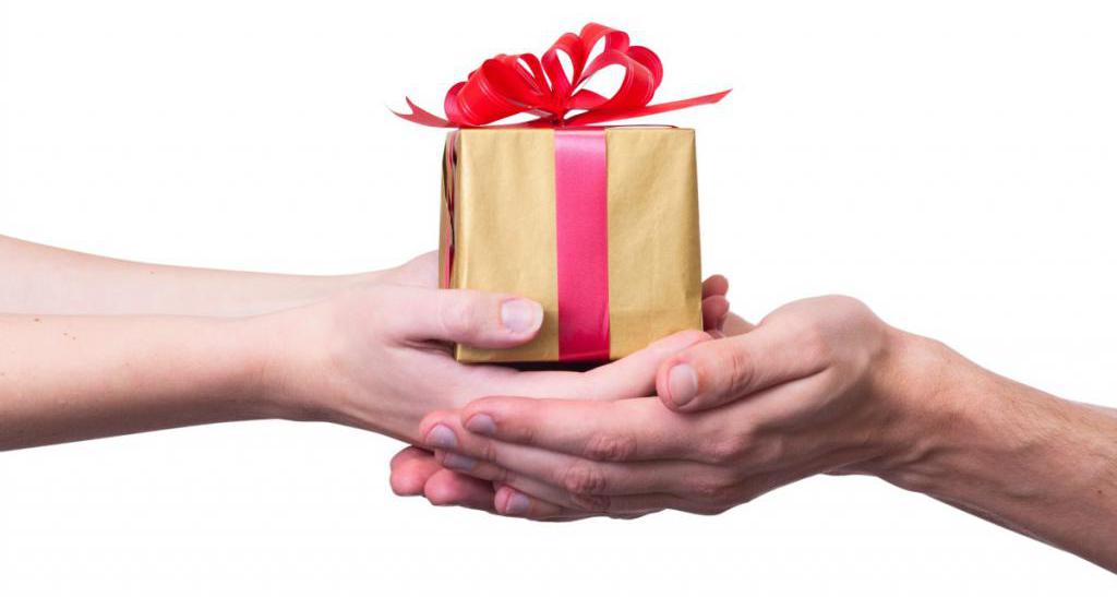 Почему мужчина не дарит подарки? Как исправить ситуацию: советы психологов