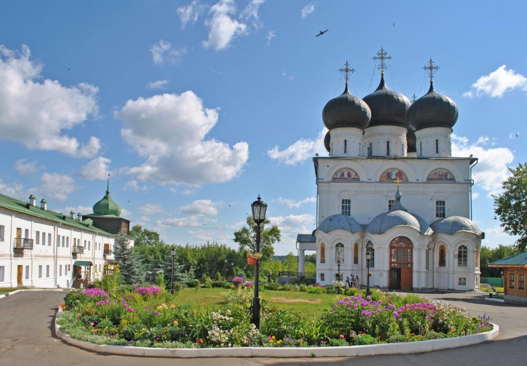 Успенский собор и Вятское духовное училище