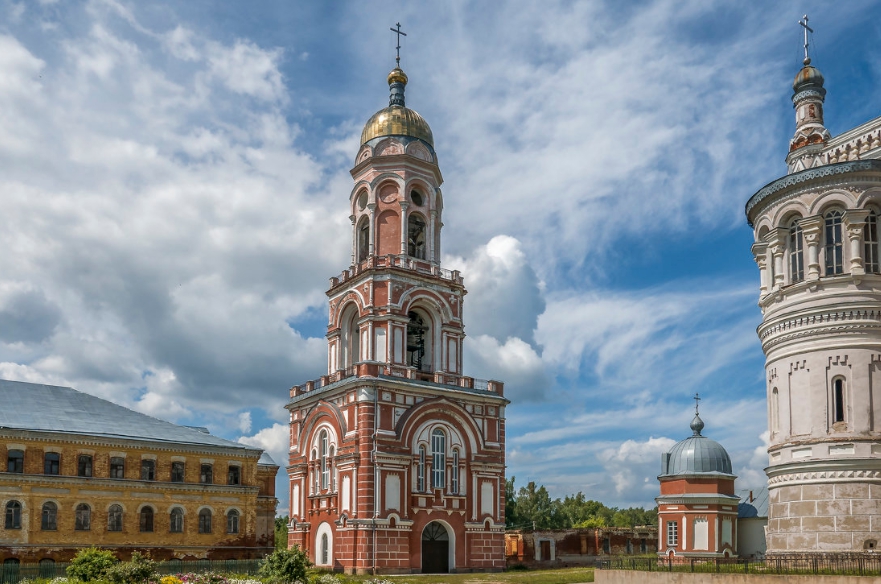 Колокольня, Надкладезная часовня, часть Казанского собора