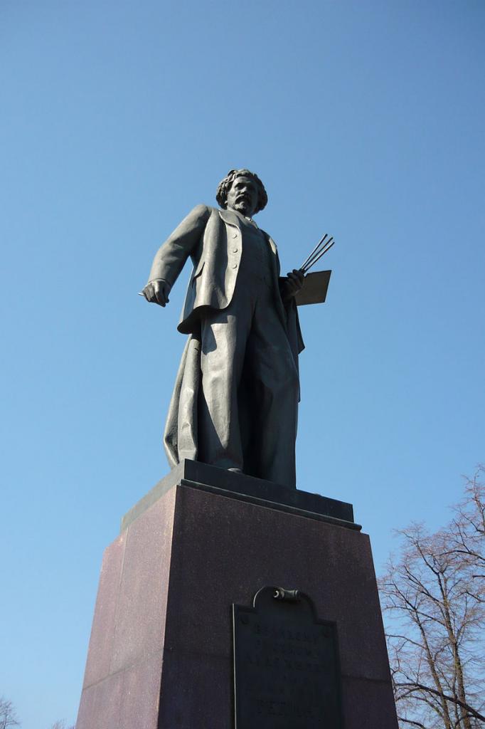 памятник Репину на Болотной площади