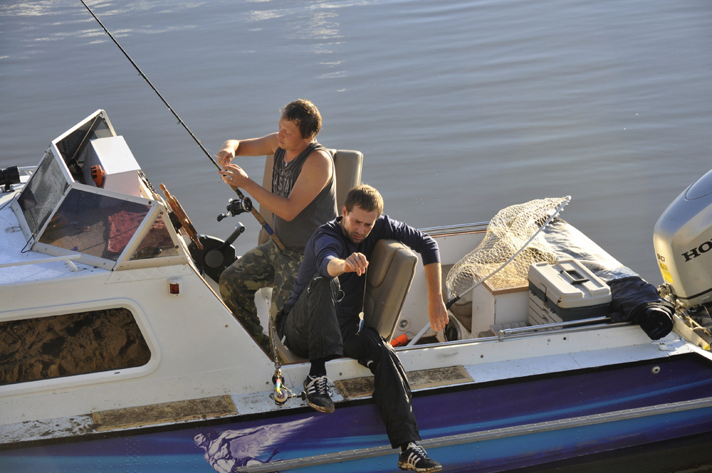 Рыбалка с катером на озере Терехово.