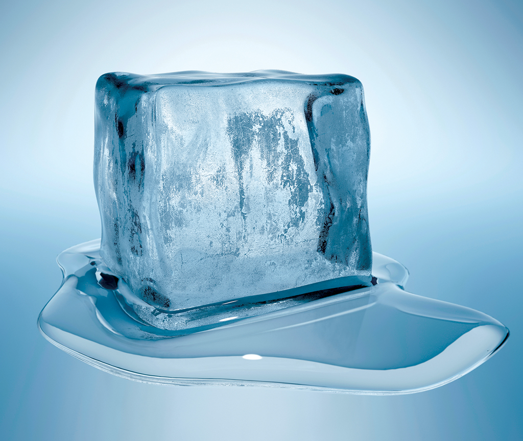 Лед в соленой воде. Ice Cubes melting. Талая вода. Ice Cube лед. Таяние льда.