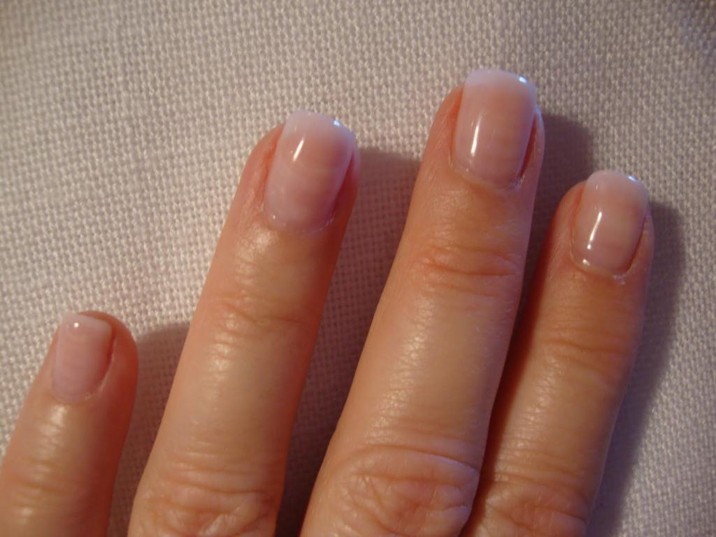 Укрепление натуральных ногтей акрилом: техника выполнения, особенности процедуры, плюсы и минусы, отзывы