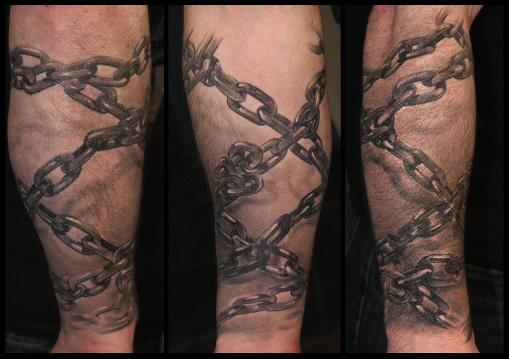 Татуировка цепи обмотанной вокруг ноги