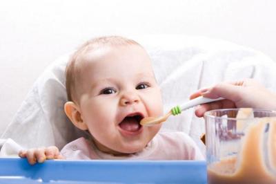 Что делать если ребёнок срыгивает после кормления. Почему ребенок постоянно срыгивает после кормления грудным молоком или смесью? Когда при срыгиваниях у ребенка нужно идти к доктору