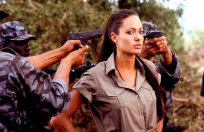 Анджелина Джоли В Душе – Лара Крофт: Расхитительница Гробниц (2001)