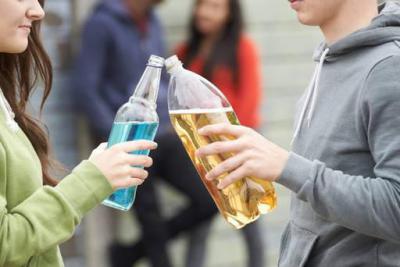 Влияние алкоголя на организм подростка. Детство с бутылкой в руках. Подростковый алкоголизм: причины, последствия и особенности лечения