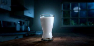 Полезно ли пить молоко перед сном