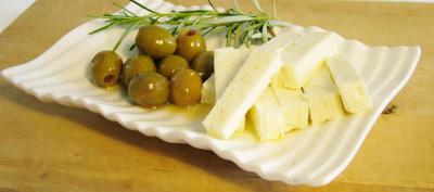 Канапе с сыром и оливками: рецепты