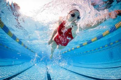 Плавание летом: худеем на отдыхе. Какой стиль плавания самый эффективный? Где купаться с детьми