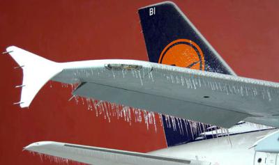 Как обработать самолет от снега, как долго и по какой причине?
