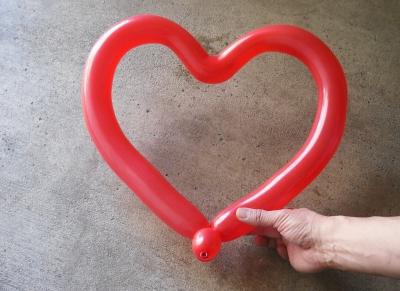 Как сделать сердце из одного шарика. Обучающий урок. How to make a heart out of an air balloon.