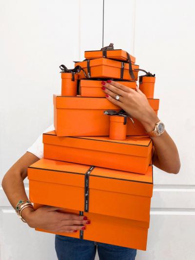Оранжевые коробки