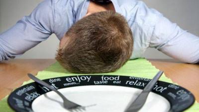 Полезно ли лежать после еды