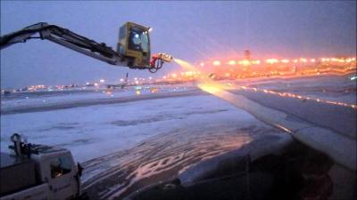 Как обработать самолет от снега, как долго и по какой причине?