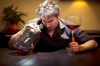 Алкоголь способствует повышению тревожности