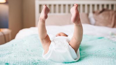 Дисплазия тазобедренного сустава у новорожденного: как определить?